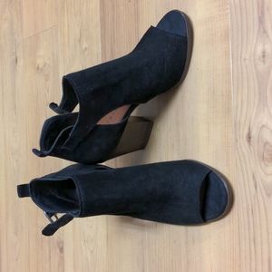 Lucky Brand open toe shooties/sandals